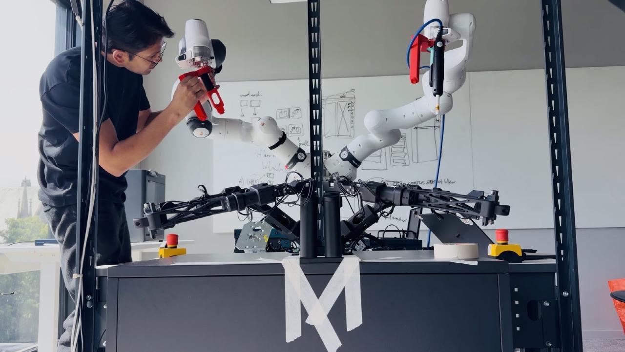 Mayur Hulke working in the robotics lab at Almetra Mayur Hulke working in the robotics lab at Almetra